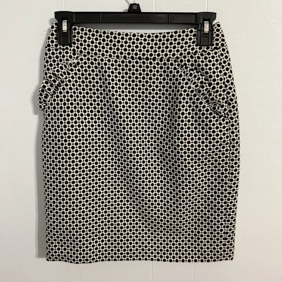 LOFT Dresses & Skirts - Women’s Loft size 0 business/ dress  skirt. Black and‎ white pencil skirt.